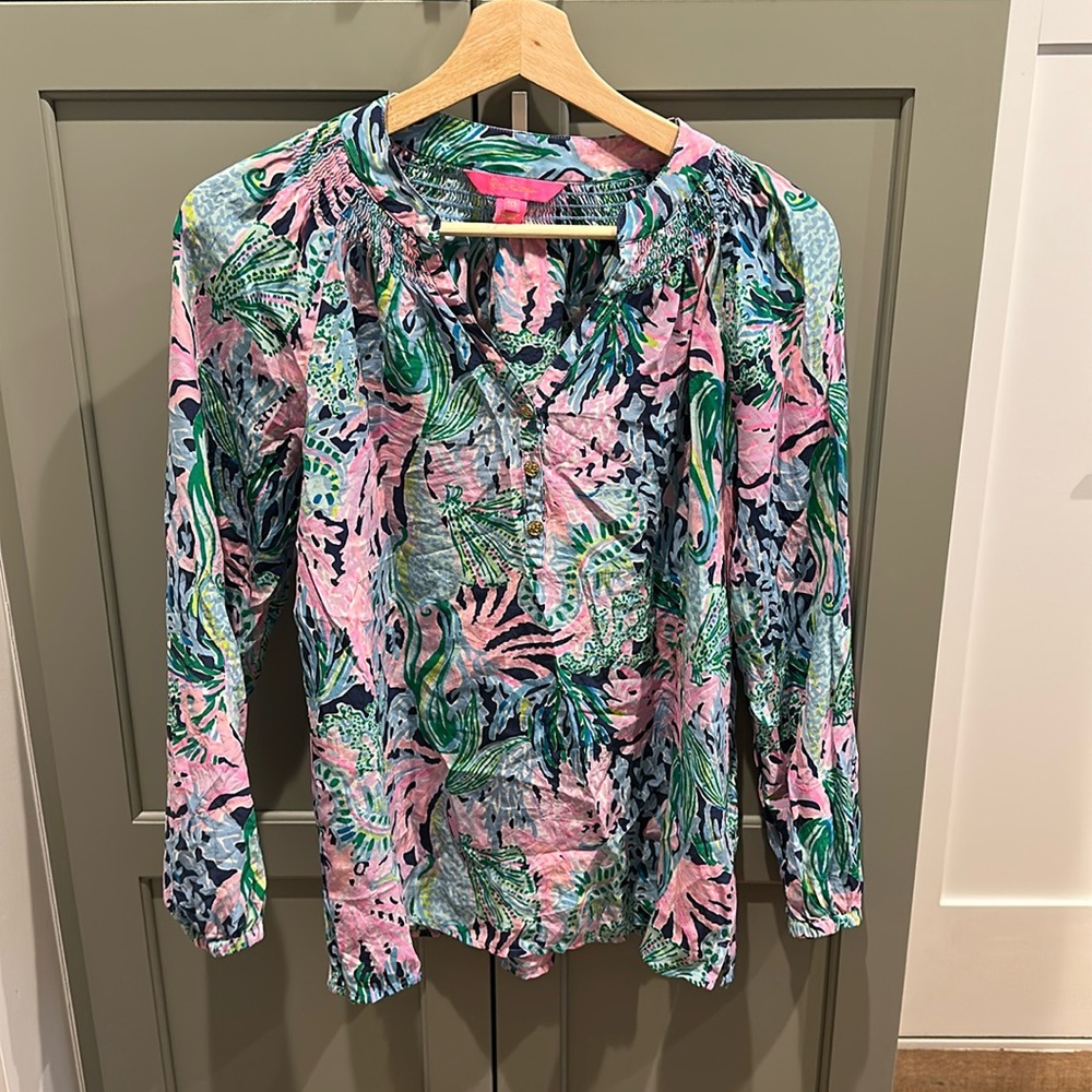 Lilly Pulitzer light weight top